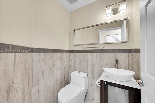 4941 Pelican St, Coconut Creek, FL 33073