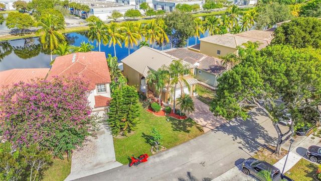 4941 Pelican St, Coconut Creek, FL 33073