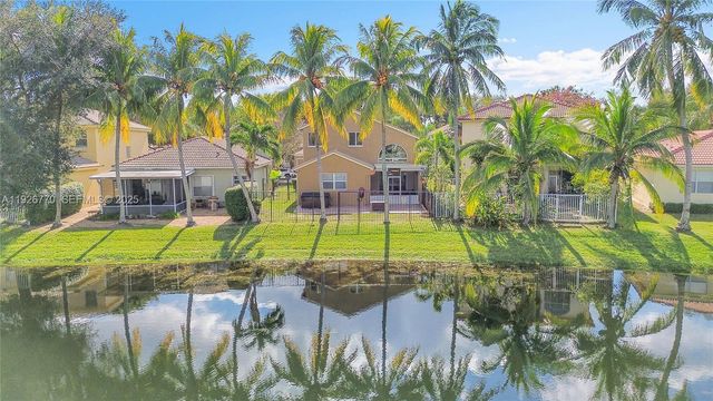 4941 Pelican St, Coconut Creek, FL 33073