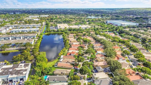 4941 Pelican St, Coconut Creek, FL 33073