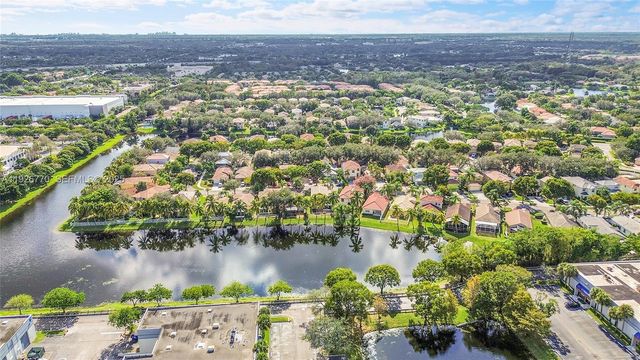 4941 Pelican St, Coconut Creek, FL 33073