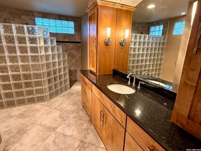 1923 PEBBLE BEACH RD, Lakehills, TX 78063