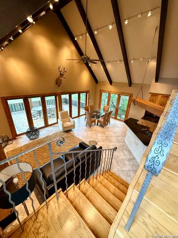 1923 PEBBLE BEACH RD, Lakehills, TX 78063