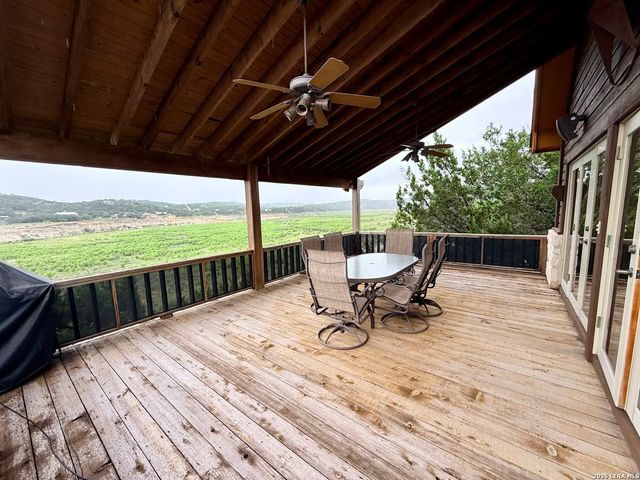 1923 PEBBLE BEACH RD, Lakehills, TX 78063