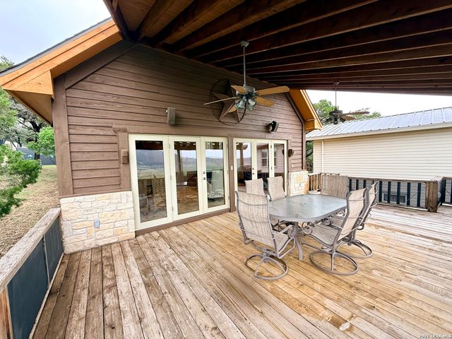 1923 PEBBLE BEACH RD, Lakehills, TX 78063