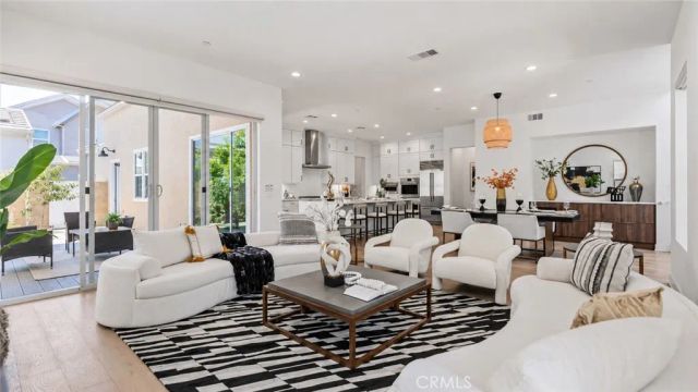 133 Bosal, Irvine, CA 92618