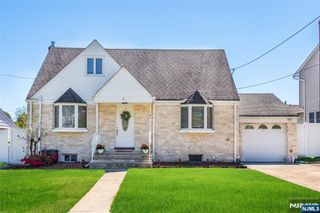 40 Winslow Terrace, Fair Lawn, NJ 07410