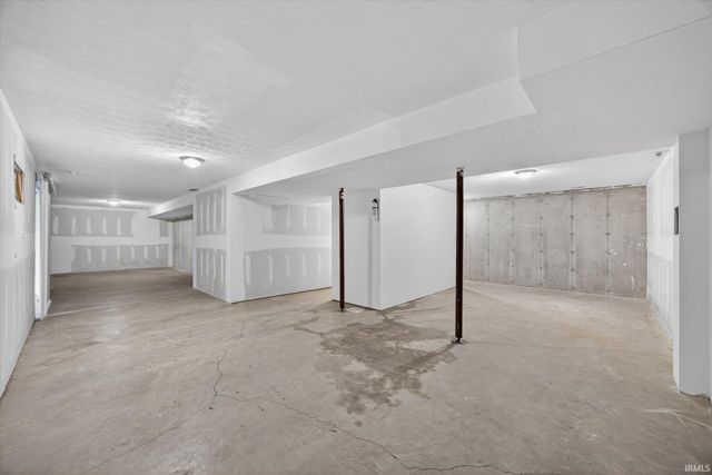 7301 W Higgins Court, Ellettsville, IN 47429