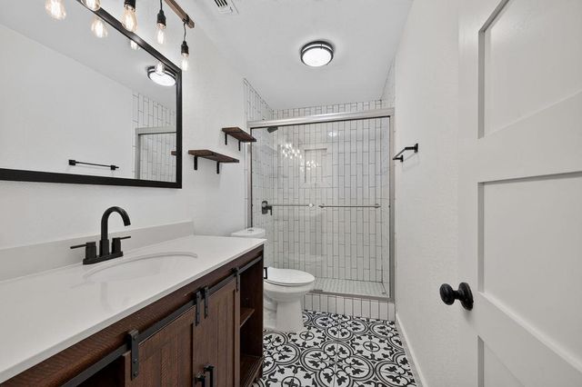 2124 Burton DR 133, Austin, TX 78741