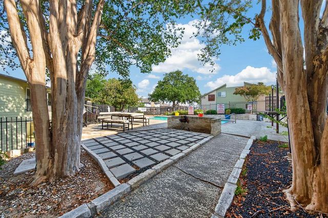 2124 Burton DR 133, Austin, TX 78741