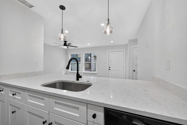 2124 Burton DR 133, Austin, TX 78741