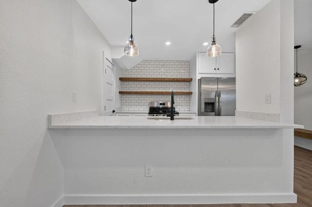 2124 Burton DR 133, Austin, TX 78741