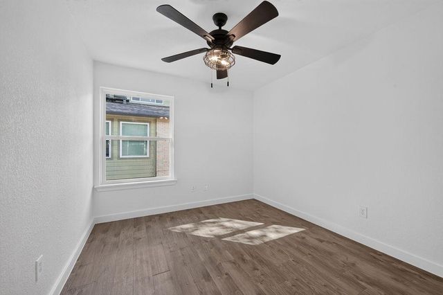 2124 Burton DR 133, Austin, TX 78741