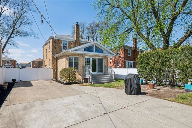 7151 N Ottawa Avenue, Chicago, IL 60631