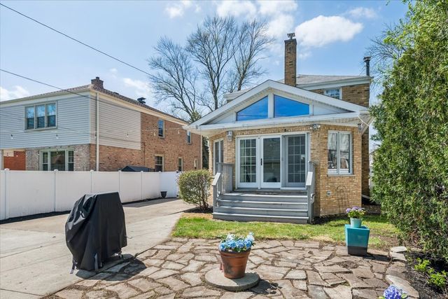 7151 N Ottawa Avenue, Chicago, IL 60631