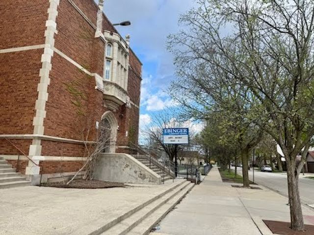 7151 N Ottawa Avenue, Chicago, IL 60631