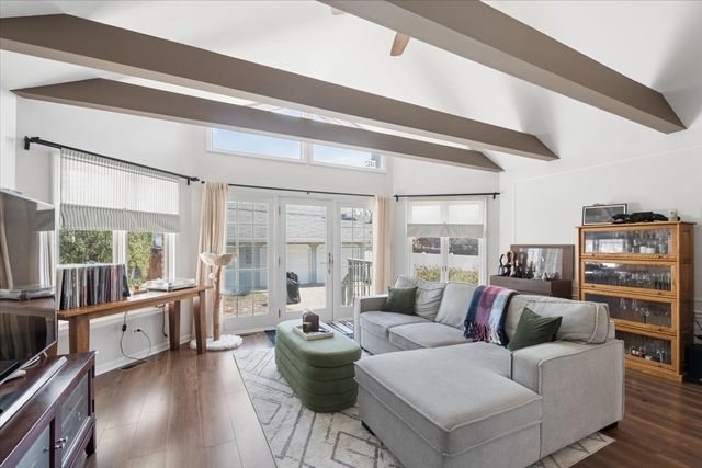 7151 N Ottawa Avenue, Chicago, IL 60631