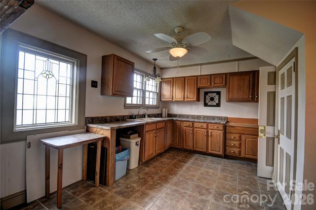 492 S Main Street, Waynesville, NC 28786