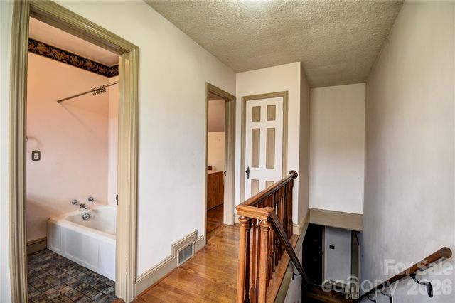 492 S Main Street, Waynesville, NC 28786