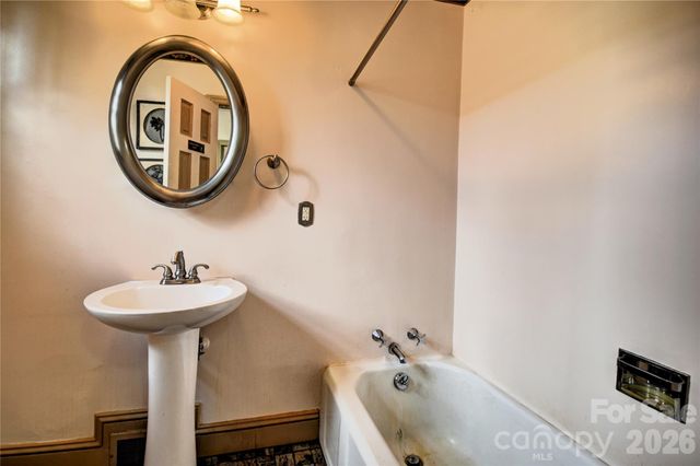 492 S Main Street, Waynesville, NC 28786
