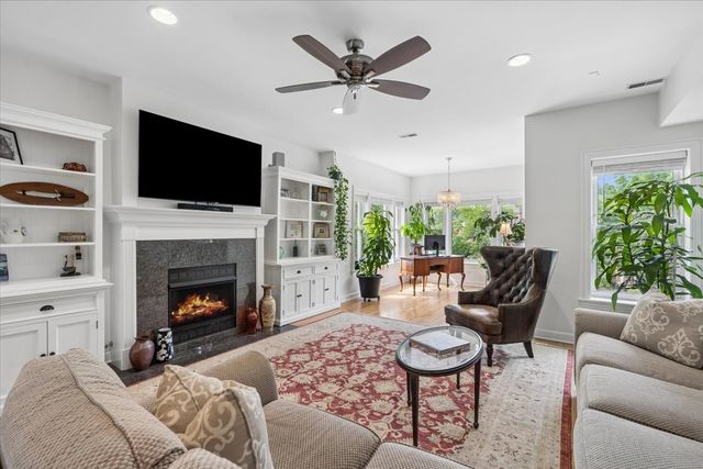 1529 W Touhy Avenue 2, Chicago, IL 60626