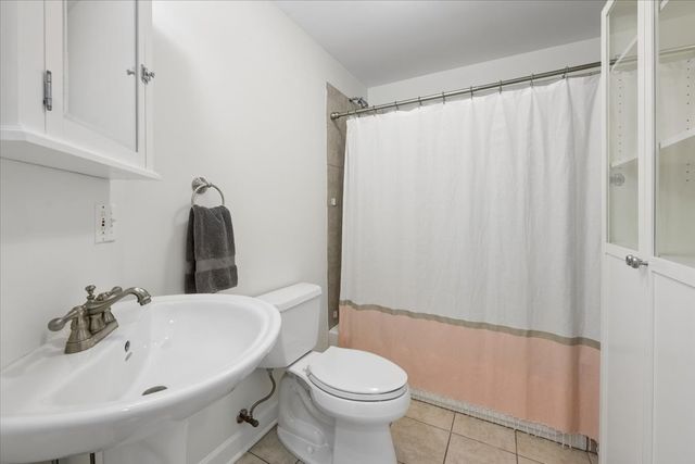 1529 W Touhy Avenue 2, Chicago, IL 60626