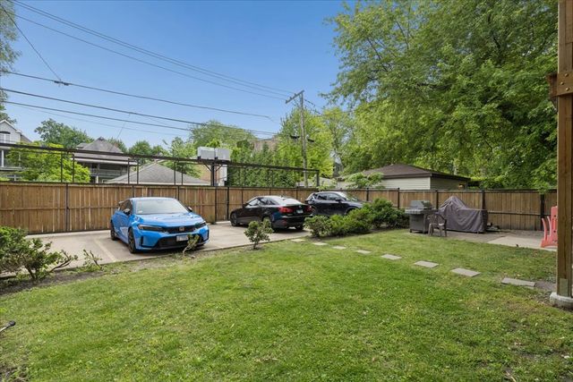 1529 W Touhy Avenue 2, Chicago, IL 60626