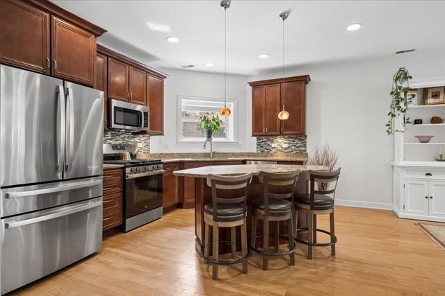 1529 W Touhy Avenue 2, Chicago, IL 60626