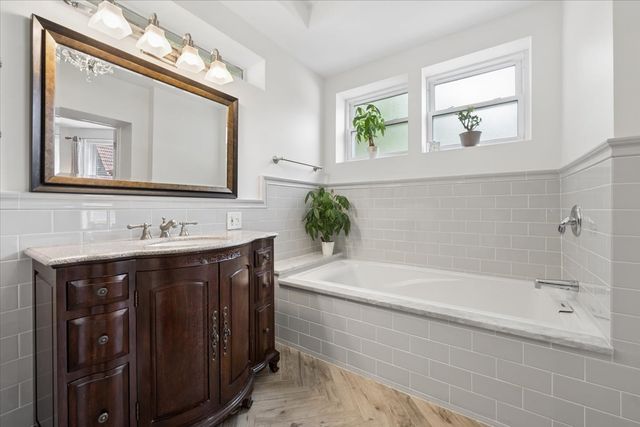 1529 W Touhy Avenue 2, Chicago, IL 60626