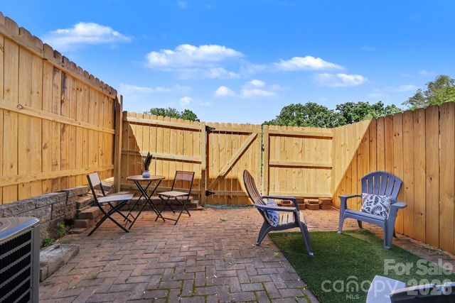 1007 Park West Drive, Charlotte, NC 28209