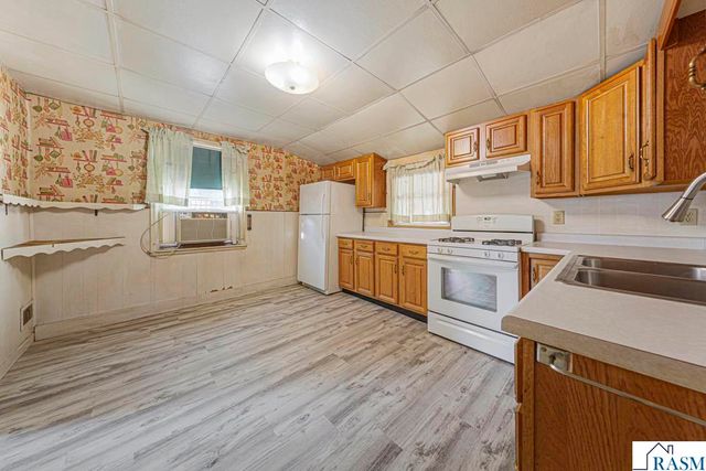 402 N Main Street, Lake Crystal, MN 56055