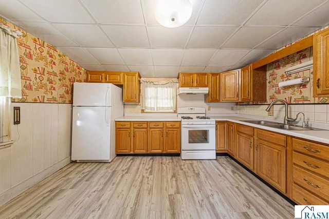 402 N Main Street, Lake Crystal, MN 56055