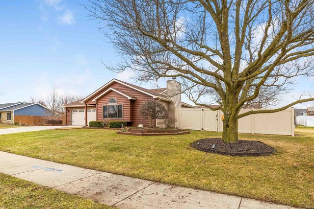 210 Knoll Ridge Boulevard, Kendallville, IN 46755