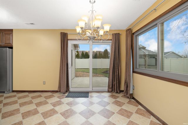 210 Knoll Ridge Boulevard, Kendallville, IN 46755
