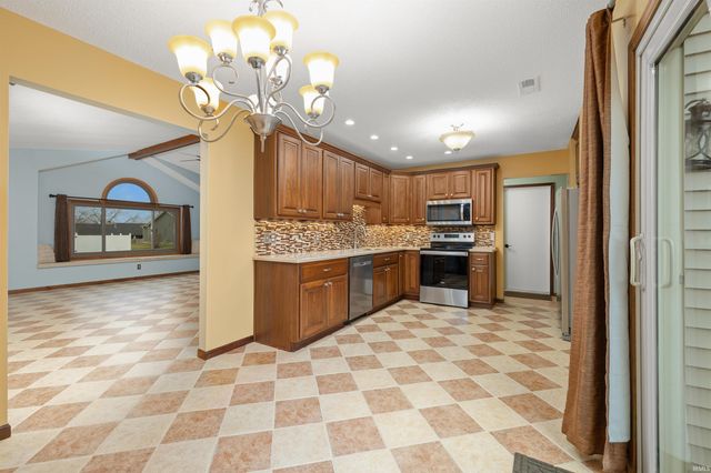 210 Knoll Ridge Boulevard, Kendallville, IN 46755