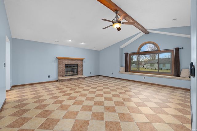 210 Knoll Ridge Boulevard, Kendallville, IN 46755