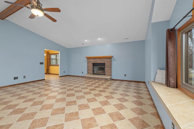 210 Knoll Ridge Boulevard, Kendallville, IN 46755
