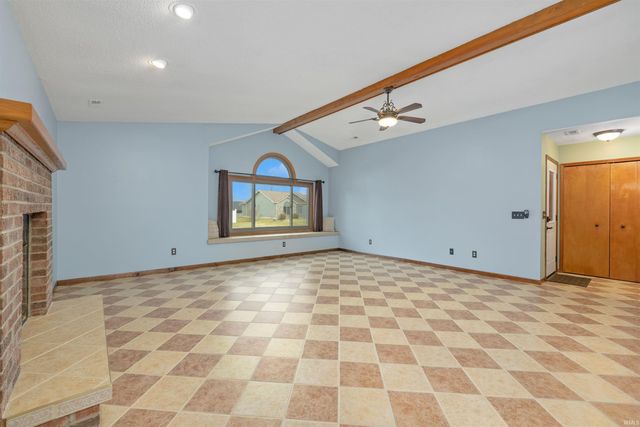 210 Knoll Ridge Boulevard, Kendallville, IN 46755