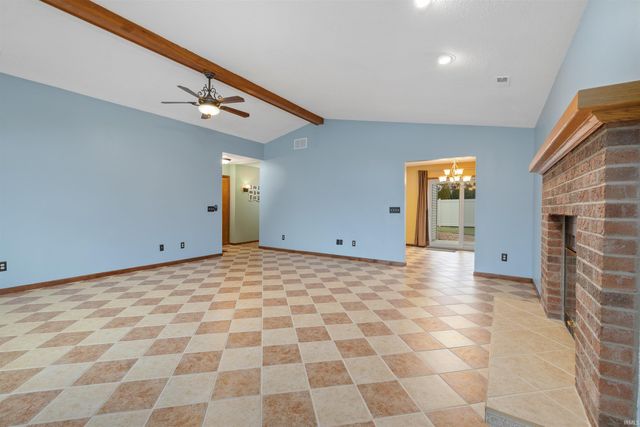 210 Knoll Ridge Boulevard, Kendallville, IN 46755