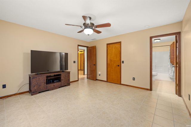210 Knoll Ridge Boulevard, Kendallville, IN 46755