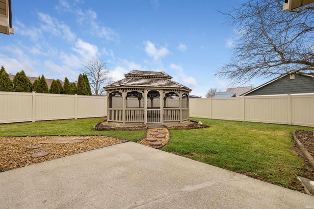 210 Knoll Ridge Boulevard, Kendallville, IN 46755