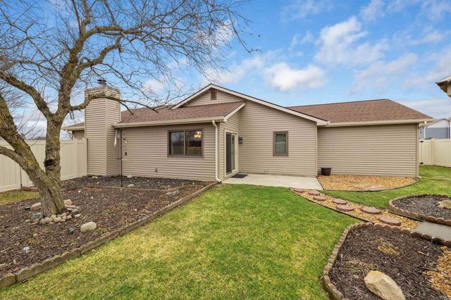 210 Knoll Ridge Boulevard, Kendallville, IN 46755