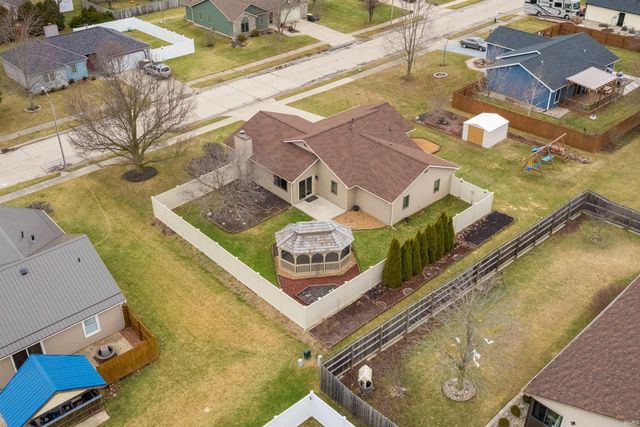 210 Knoll Ridge Boulevard, Kendallville, IN 46755