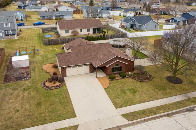 210 Knoll Ridge Boulevard, Kendallville, IN 46755