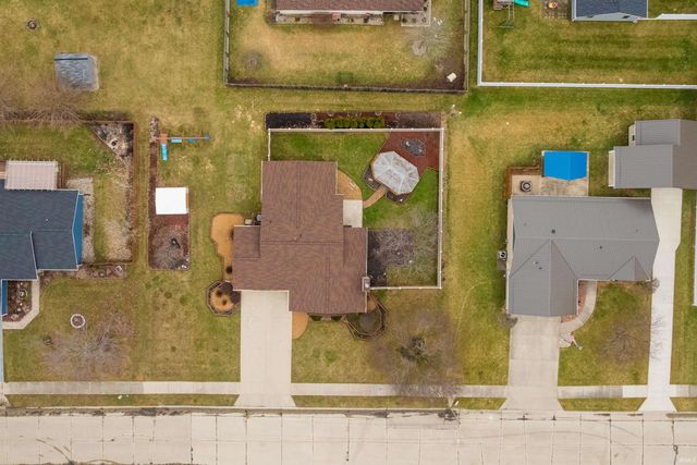 210 Knoll Ridge Boulevard, Kendallville, IN 46755