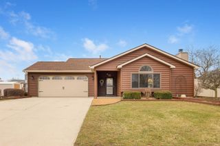 210 Knoll Ridge Boulevard, Kendallville, IN 46755