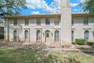 8415 Fredericksburg Rd Apt 704, San Antonio, TX 78229