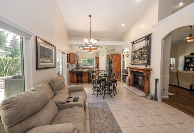 334 Vermont Avenue, Clovis, CA 93619