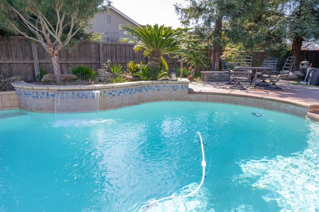 334 Vermont Avenue, Clovis, CA 93619