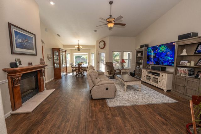 334 Vermont Avenue, Clovis, CA 93619